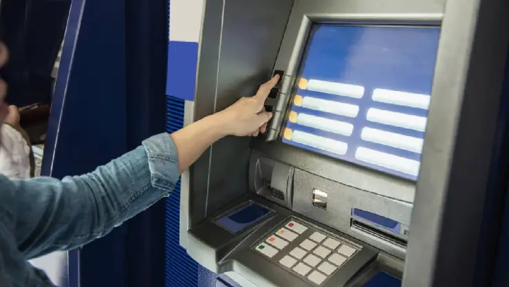 Cierre masivo de bancos en México.jpg