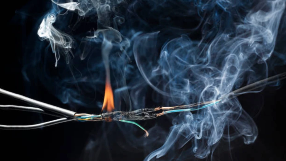 Abuelito muere electrocutado en accidente vial en Durango.png