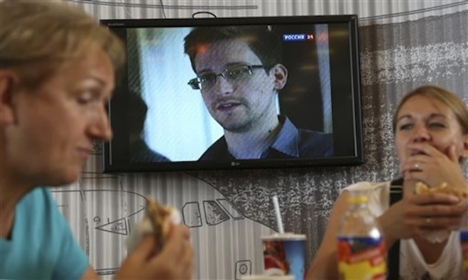 El ex agente de la CIA, Edward Snowden, se encuentra en la terminal del aeropuerto de Moscú, sano y a salvo
