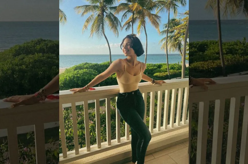 Angela en la playa.jpg