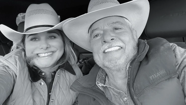 maru_campos_gobernadora_chihuahua_sonriendo_esposo_victor_manuel_cruz_russek