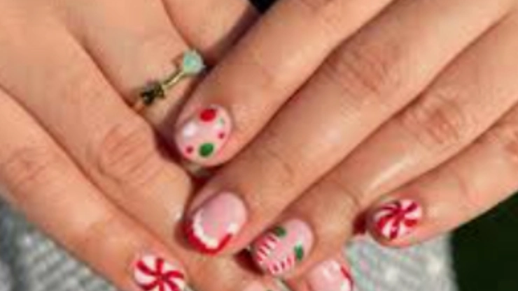 Checa estos diseños de uñas navideñas para niñas
