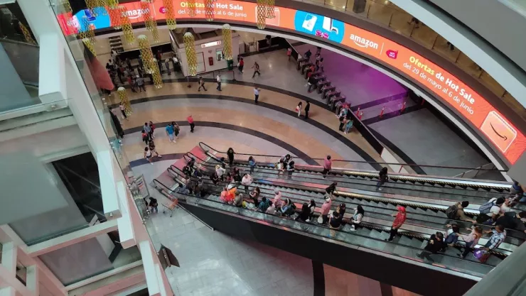 Hombre cae del tercer piso de la plaza Fórum Buenavista