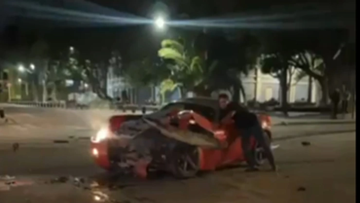 Auto de lujo queda DESTROZADO tras accidente en la 11 Sur