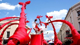 Les Girafes invaden La Minerva y desatan una fiesta nunca antes vista en Guadalajara