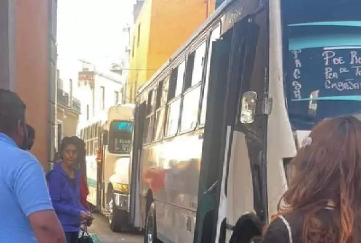Cobrador muere atropellado por camión urbano en centro de Guanajuato capital, hoy 30 de octubre.