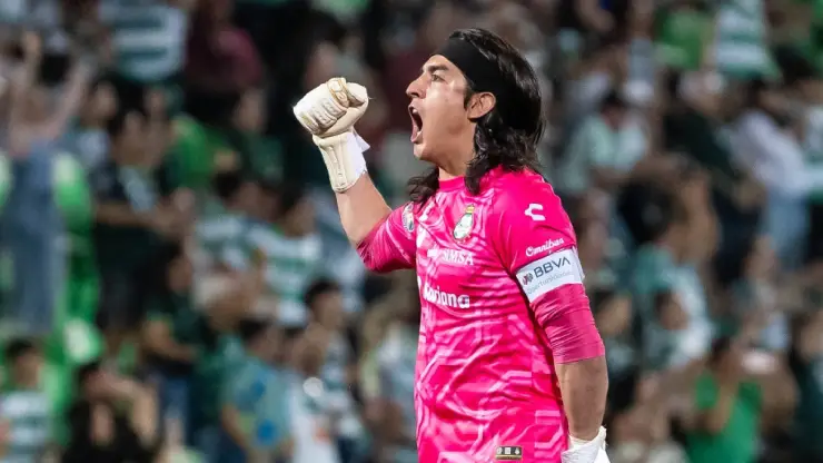 Carlos Acevedo celebrando con Santos, pero estaría en la mira de Chivas