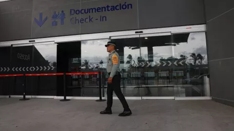 Reabriran Aeropuerto de Acapulco tras huracan Erick