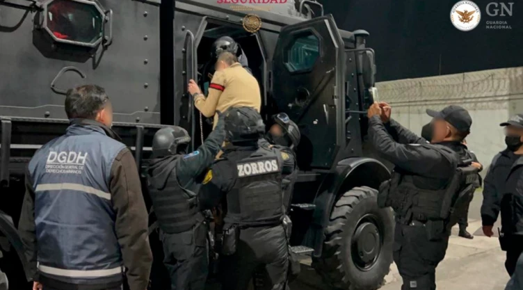 Trasladan a reos peligrosos de la CDMX a Ceferesos