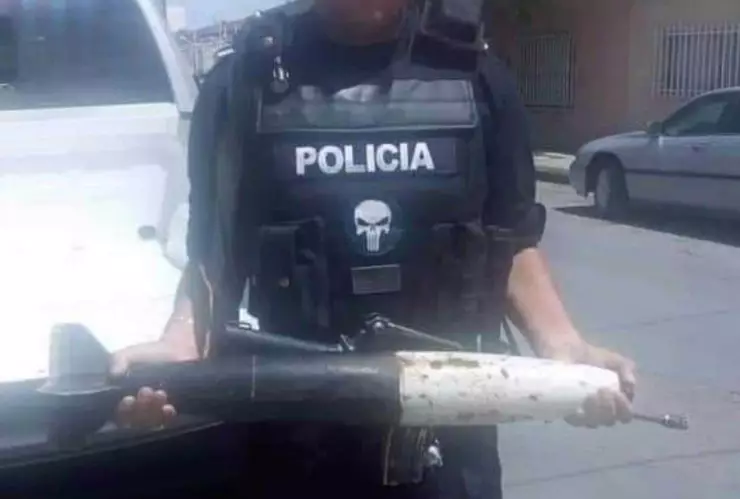 Señora lleva un misil a módulo para canjearlo por vales