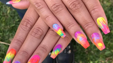 blooming gel nails.png