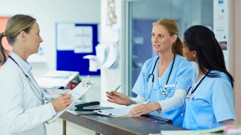 Convocatorias del IMSS para trabajo de enfermería: La fecha y cómo hacer el registr