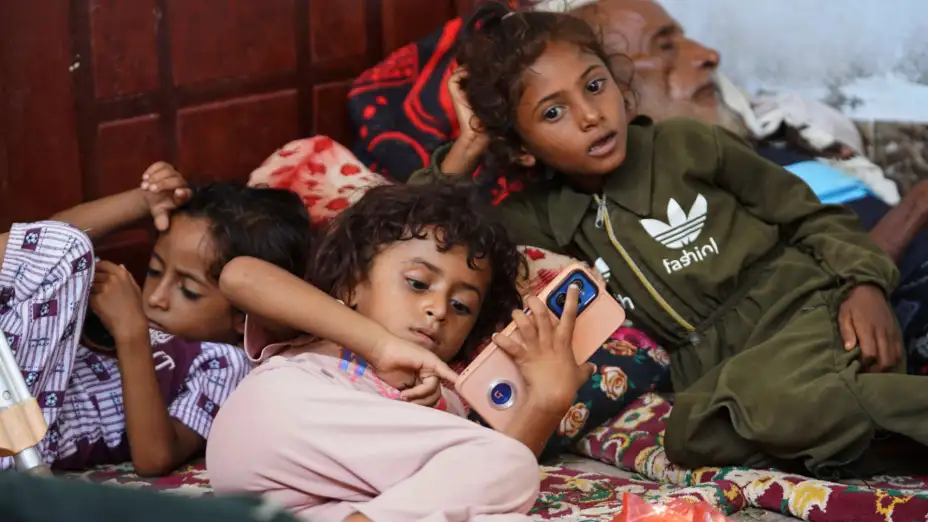 Yemeníes desplazados en un refugio en Adén, Yemen.