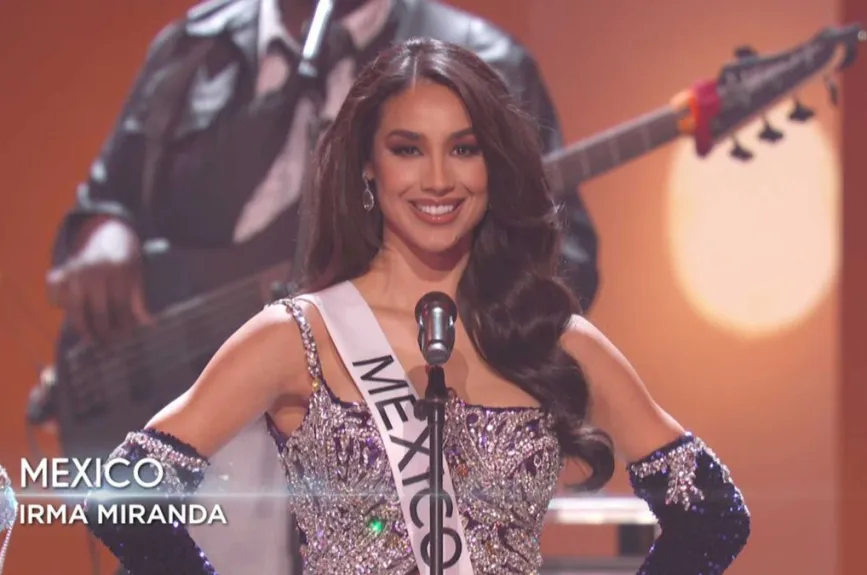 Irma Miranda, Miss Universo México 2022 compite en el escenario.