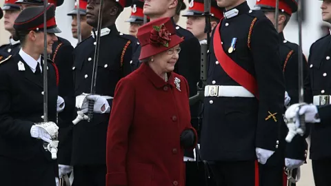 Reina Isabel II ceremonia