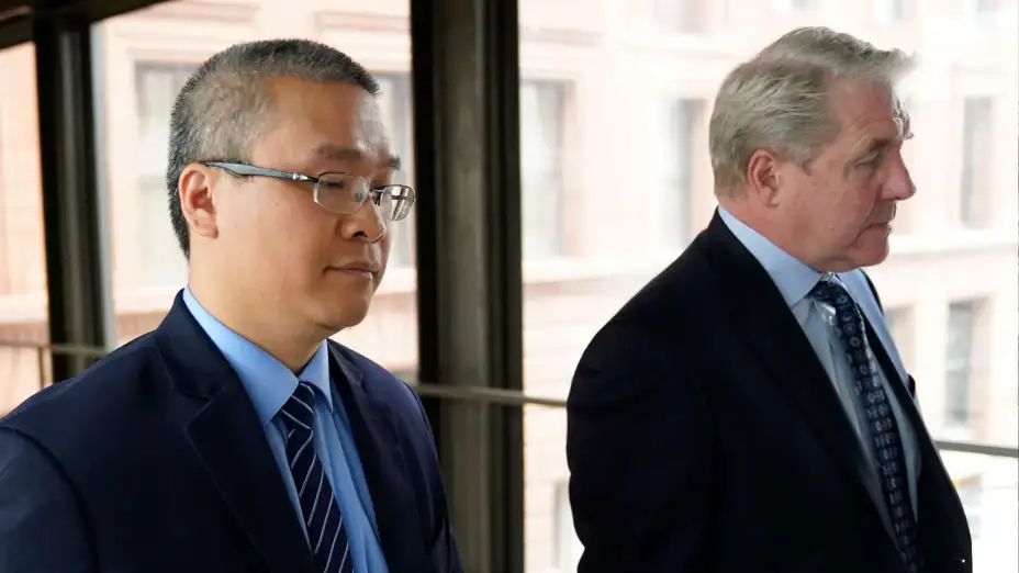 El expolicía de Minneapolis Tou Thao, (izquierda)