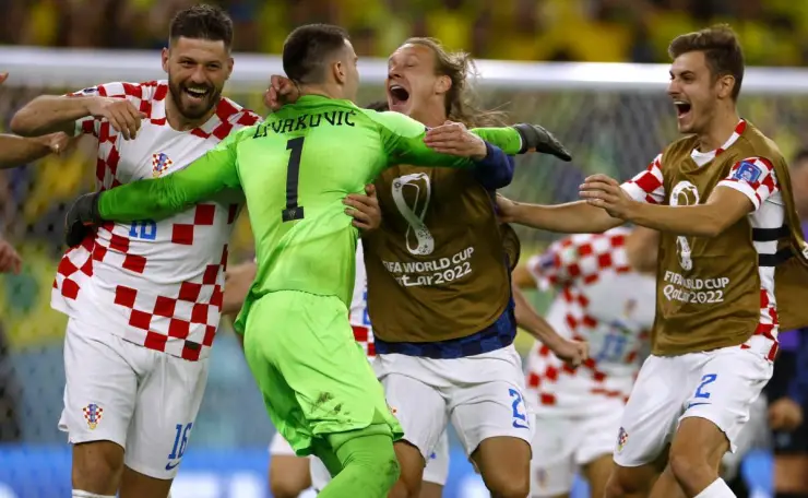 Jugadores croatas celebran con su portero