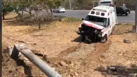 FOTOS Ambulancia se ve involucrada en accidente de tránsito ocurrido en el periférico norte de Mérida