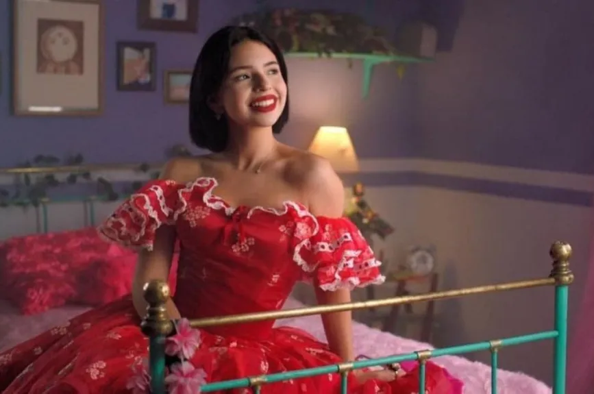 Ángela Aguilar grabando video.jpg