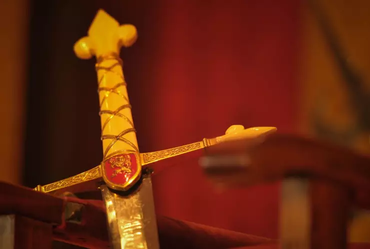 Su ex pareja la decapitó con una espada en plena calle de California