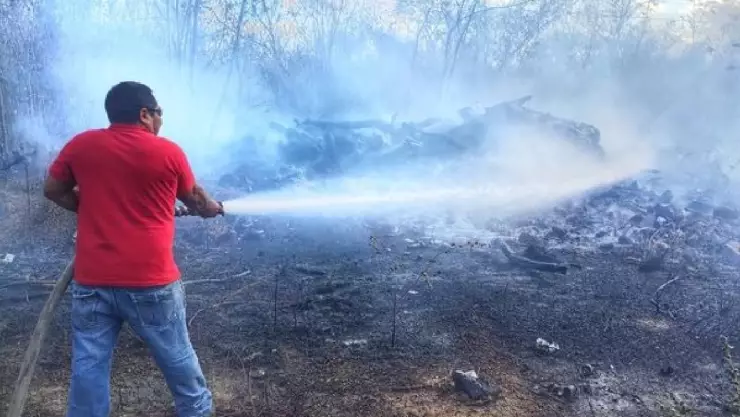 FOTOS_ Colilla de cigarro provocó incendio en la carretera Dzununcán-Kambul
