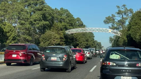 Caos en la carretera M&eacute;xico-Cuernavaca