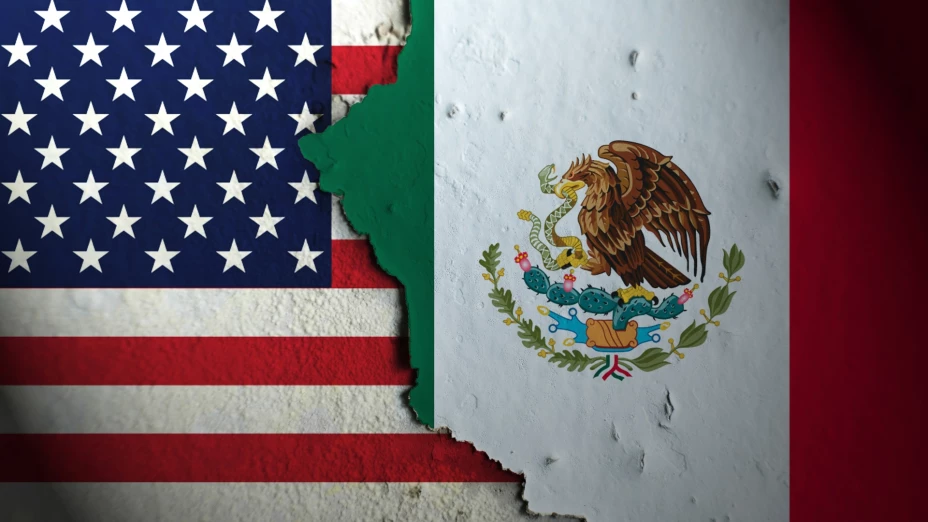 Banderas de Estados Unidos y México.