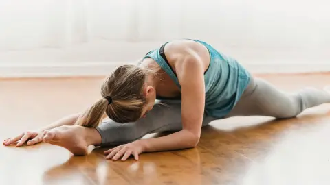 Los ejercicios de estiramiento ayudan a activar el cuerpo al despertar