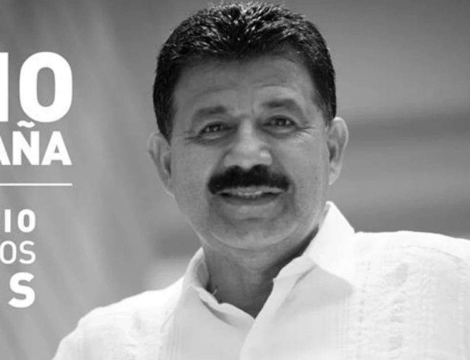 El candidato del PRD para Veracruz fue agredido por simpatizantes del PAN a las afueras de las instalaciones de una radio local