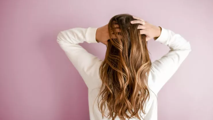 Trucos de expertos para eliminar el cabello seco