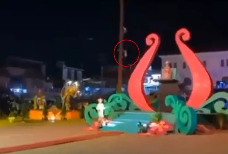 VIDEO Momento en que voladora de Papantla cae 15 metros y muere