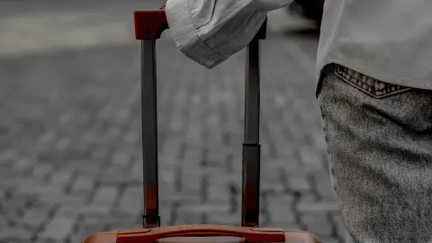 Estos son los básicos de belleza que debes llevar en tu maleta para un viaje largo