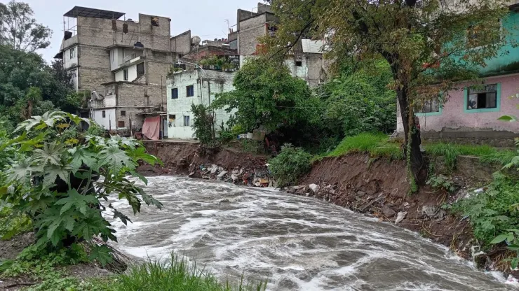 Flujo de la Presa los Cuartos en Naucalpan, Edomex.