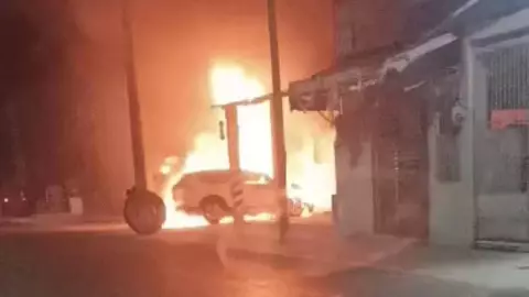 ¿Qué pasó en la SM 228? Incendio en auto de Cancún y moviliza a cuerpos de emergencia