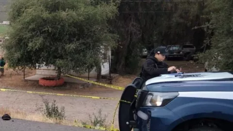 Hombre encontrado sin vida en carretera Transpeninsular, en Santo Tomás, Tijuana, hoy 23 de mayo de 2025