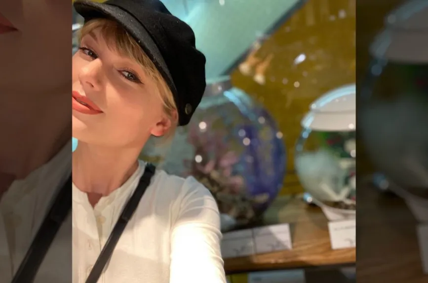 Taylor con boina.jpg