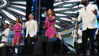 ¡Un momento de mucho ritmo y baile con la Sonora Dinamita!