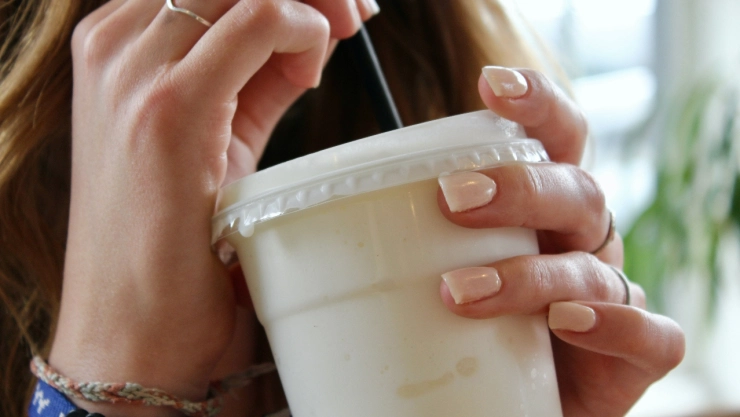 Confirman tres muertes por intoxicación con malteadas en EU; contrajeron Listeria