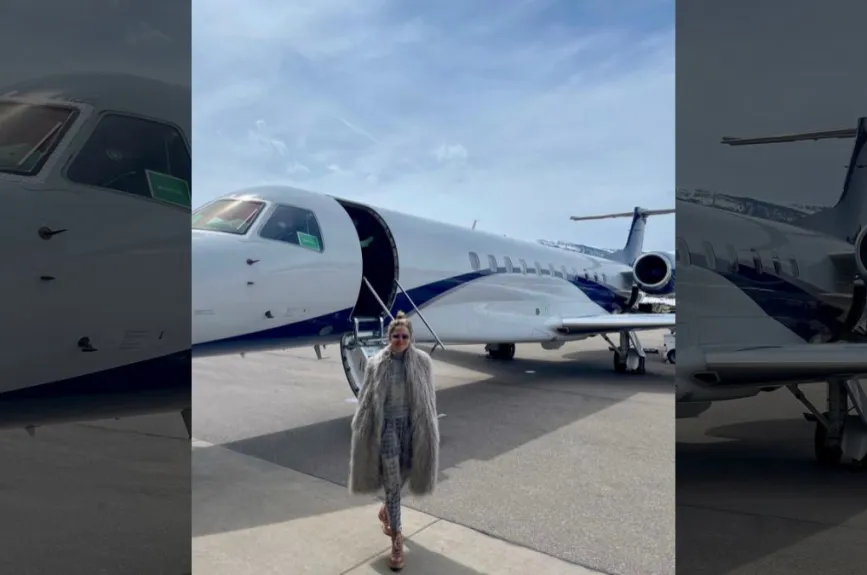 Karla en el avión.jpg