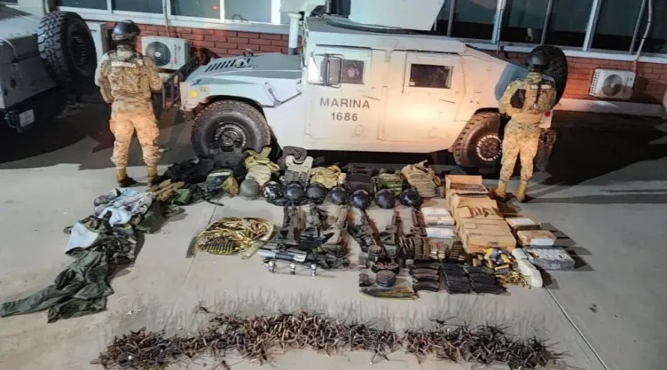 Sinaloa: Descubren auténtico arsenal en poblados de Culiacán