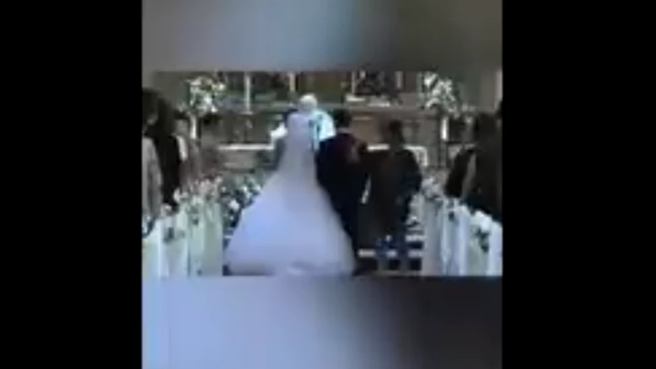 _Fantasma aparece en boda religiosa de 1993 video viral.png