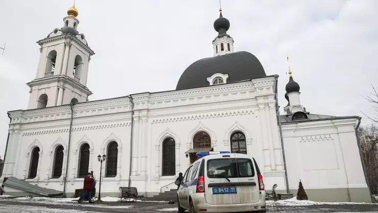 Man with knife injures people at Moscow church