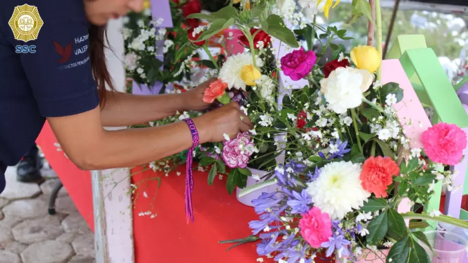 Día de las Madres 2023: Mujeres presas en el penal de Santa Martha Acatitla venden arreglos florales este 10 de mayo