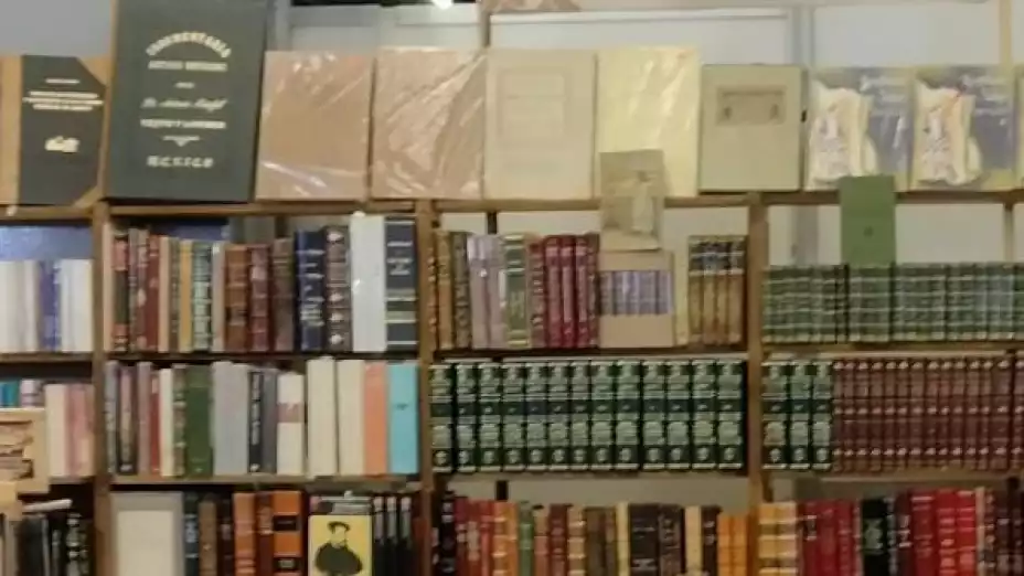 Estanterías en FIL.jpeg
