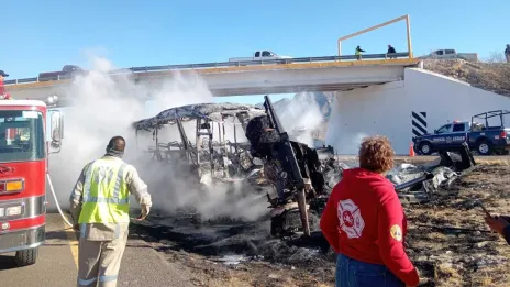 Accidente deja 10 personas calcinadas.