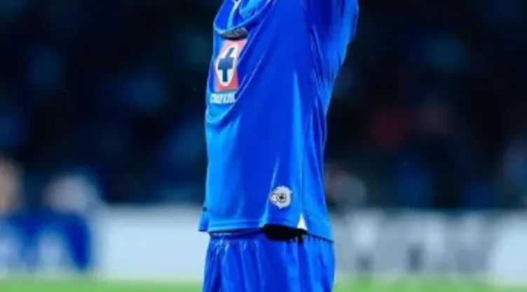 mateusz-bogusz-criticado-cruz-azul-brilla-mls.jpg