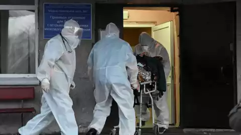 rusia covid-19 putin medicos militares.jpg