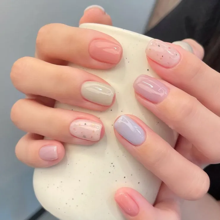 7 colores que se ven mejor en las uñas cortas: puedes usarlo en gelish o rubber