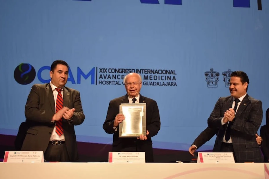 Reconocen a José Narro