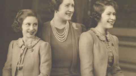 Reina Isabel junto a su hermana y la Reina Isabel, la Reina Madre.